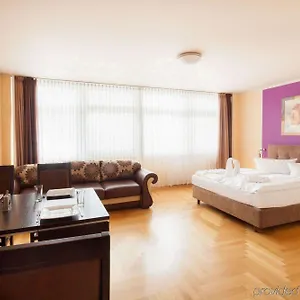  Апартаменты Youth Apartments - Ku'Damm