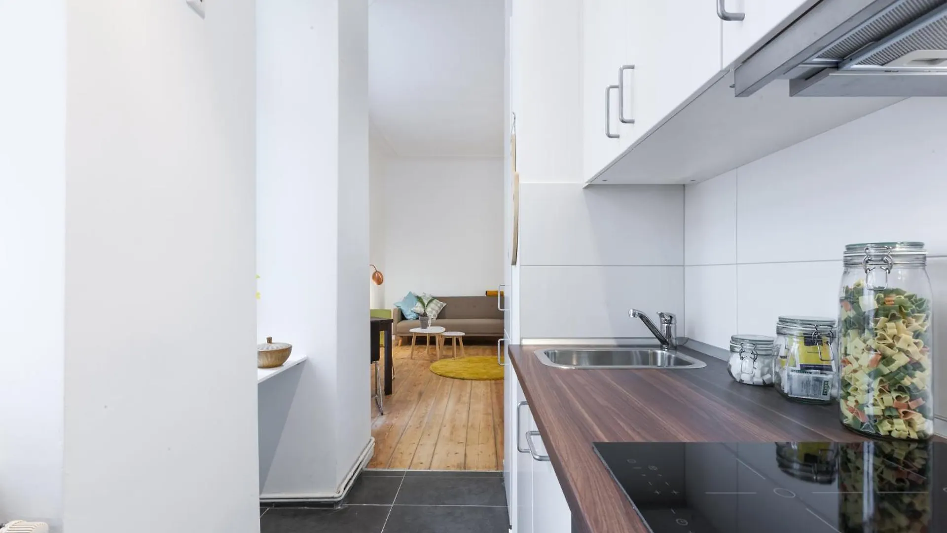 Apartment Wichertstrasse 47 Berlin